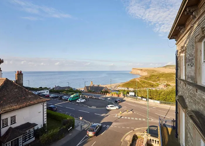 Host & - 18 The Zetland *